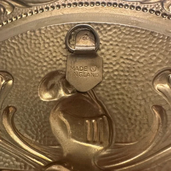 Elegant Brass / White Shield Coat of Arms Wall Plaques. Set of 2 - Picture 7 of 7